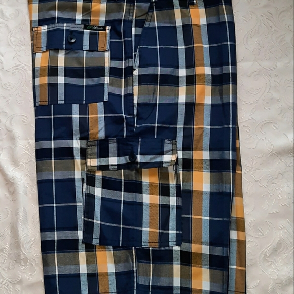 Cargo Walking shorts - Picture 3 of 3